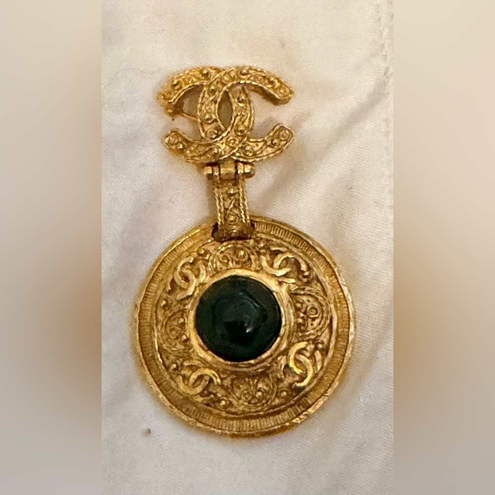 CHANEL brooch Gold Plated Gold Gripoix